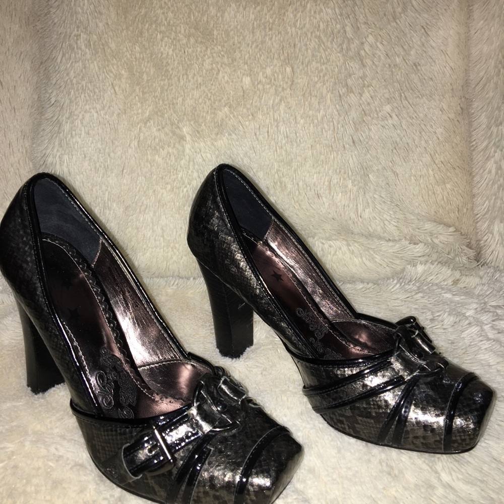 Naughty Monkey size 7